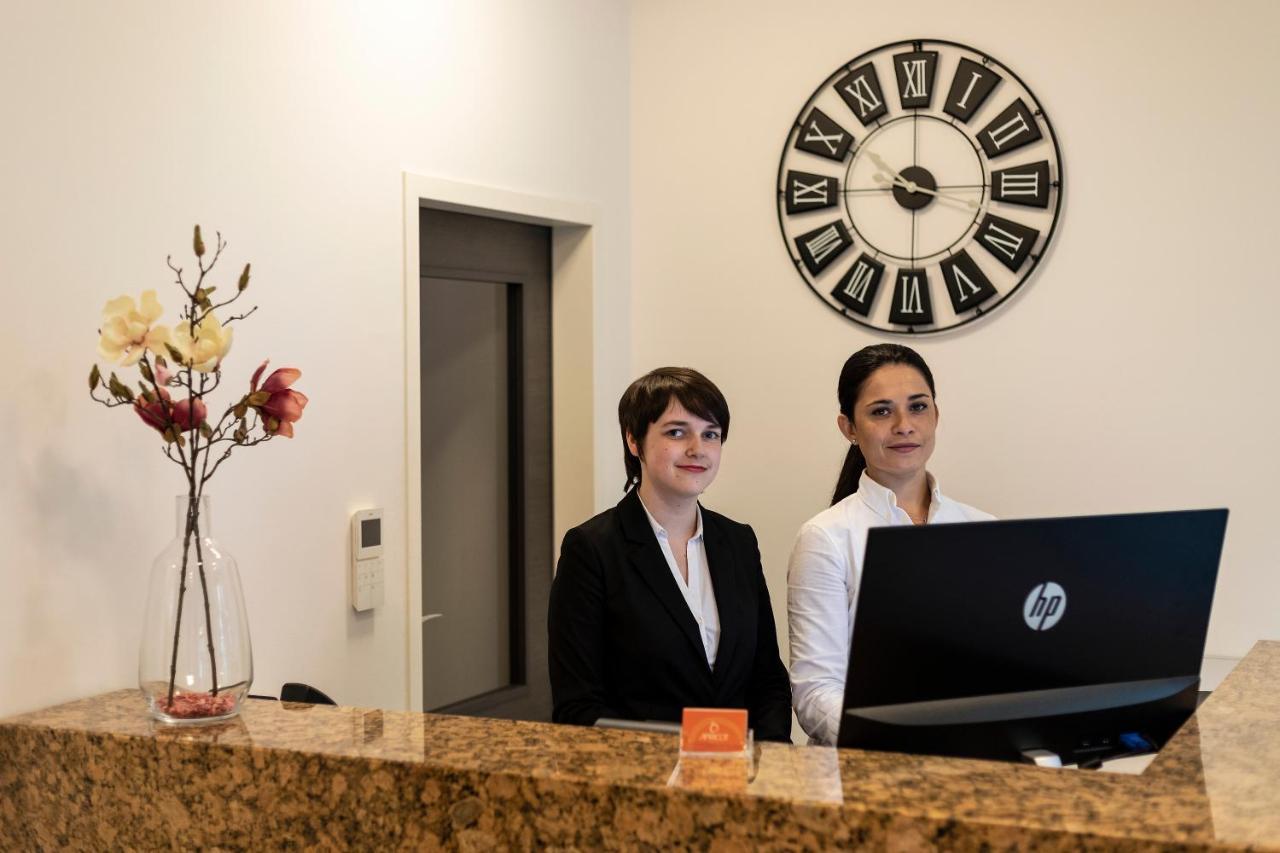 Apricot Hotel