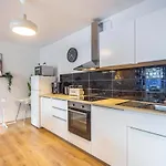 3 Bedroom Apartment In Great Location - Unit 4