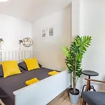 3 Bedroom Apartment In Great Location - Unit 4