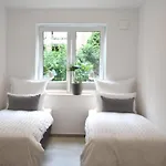 Familienfreundliche Neubauwohnung Mit Terrasse