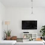 Familienfreundliche Neubauwohnung Mit Terrasse