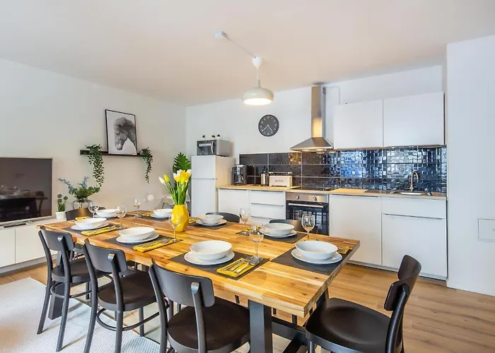 3 Bedroom Apartment In Great Location - Unit 4
