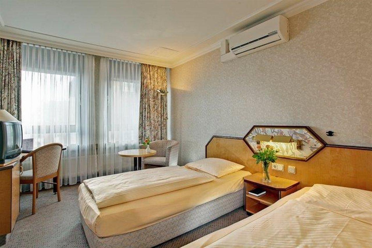 Hotel Senator