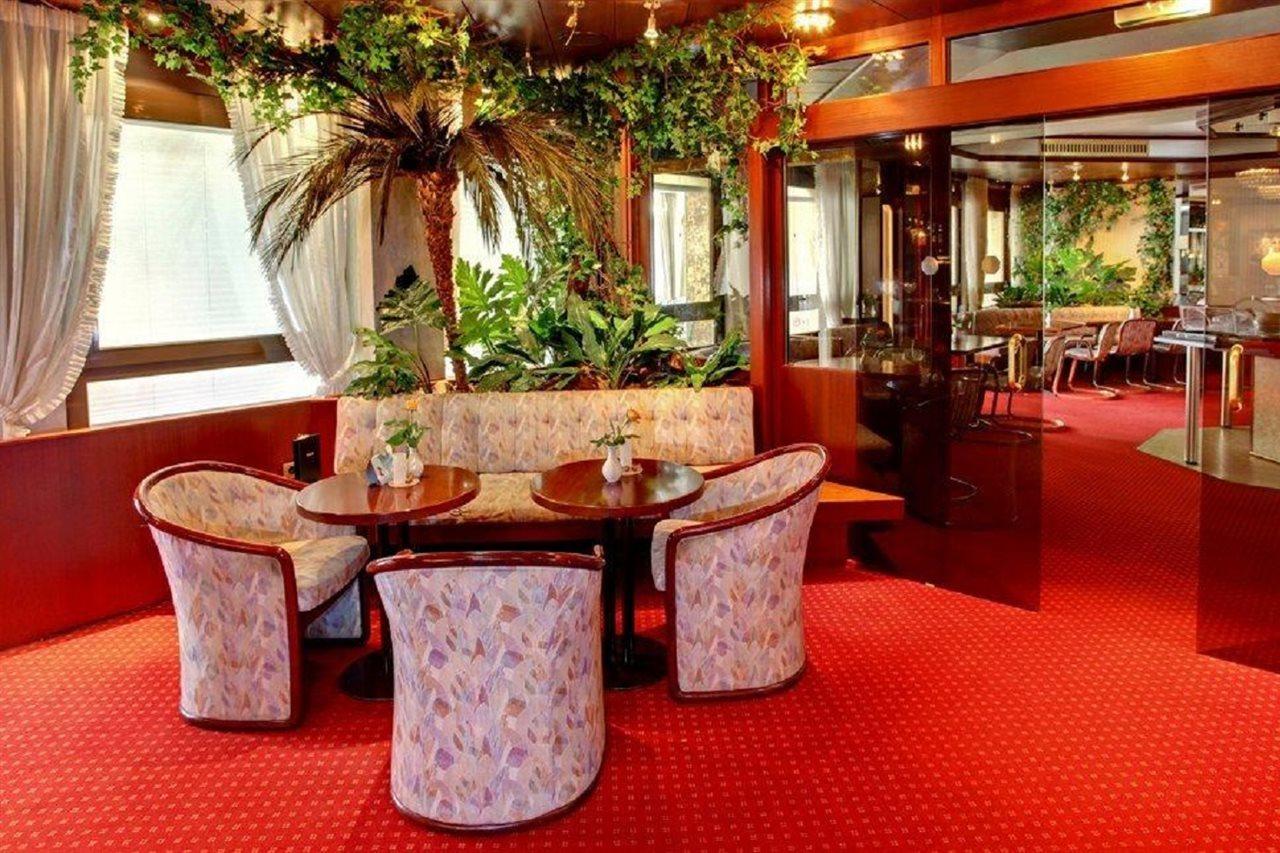 Hotel Senator