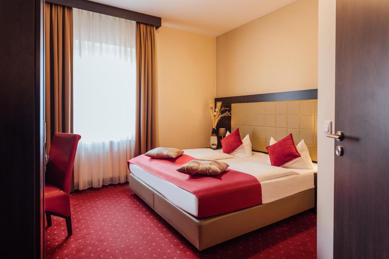 Savoy 3*