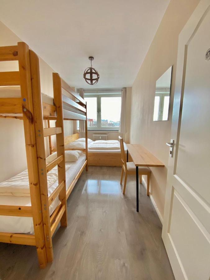 Mac Hostel *
