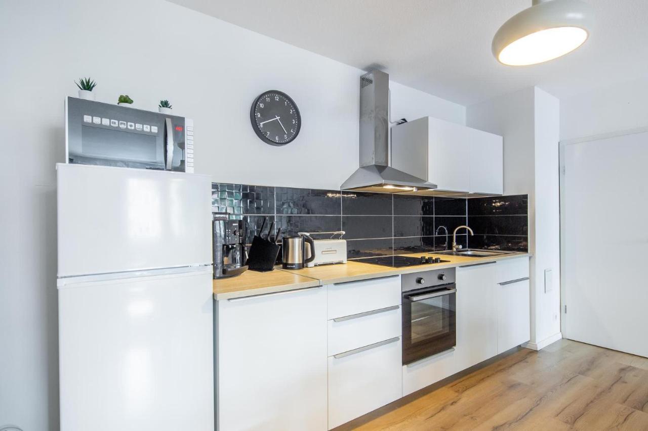 3 Bedroom In Great Location - Unit 4 *
