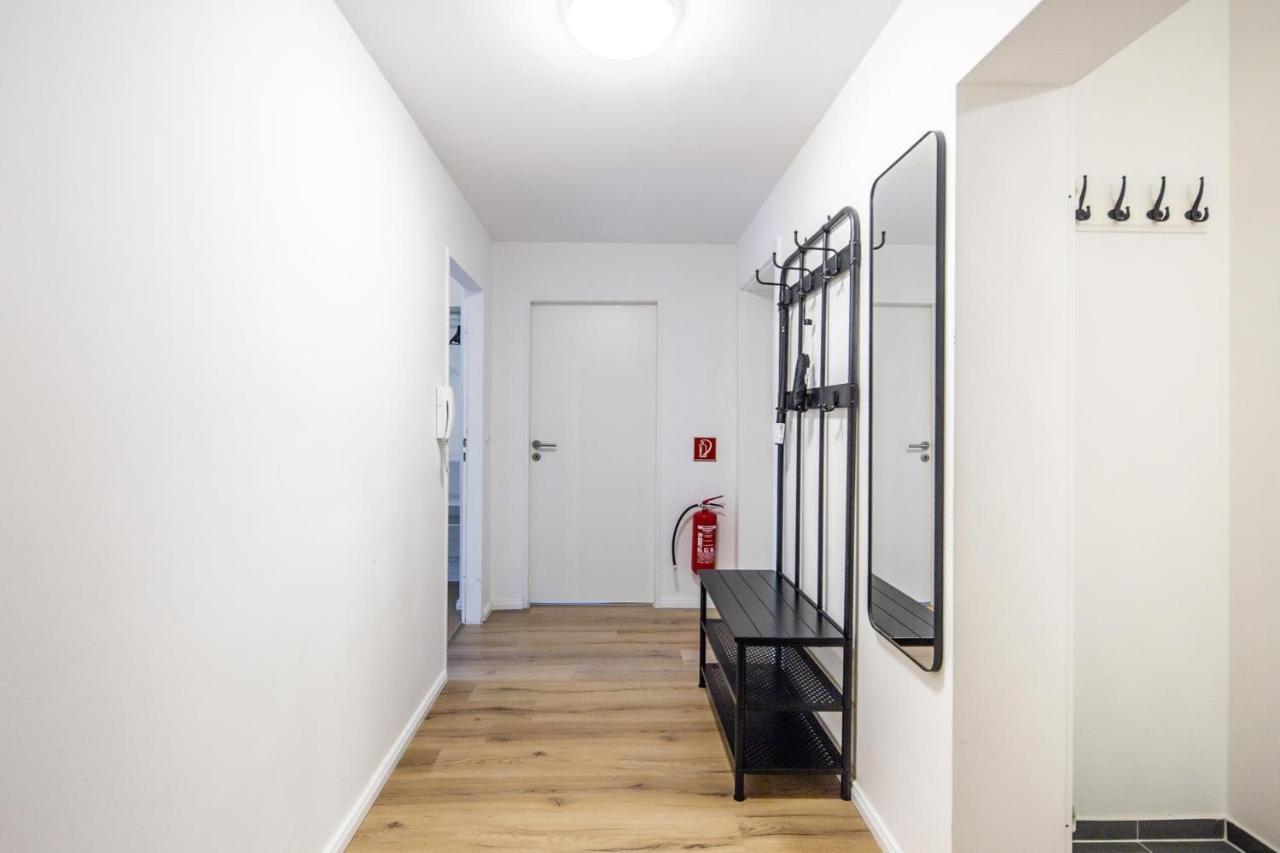 3 Bedroom In Great Location - Unit 4 Apartment *