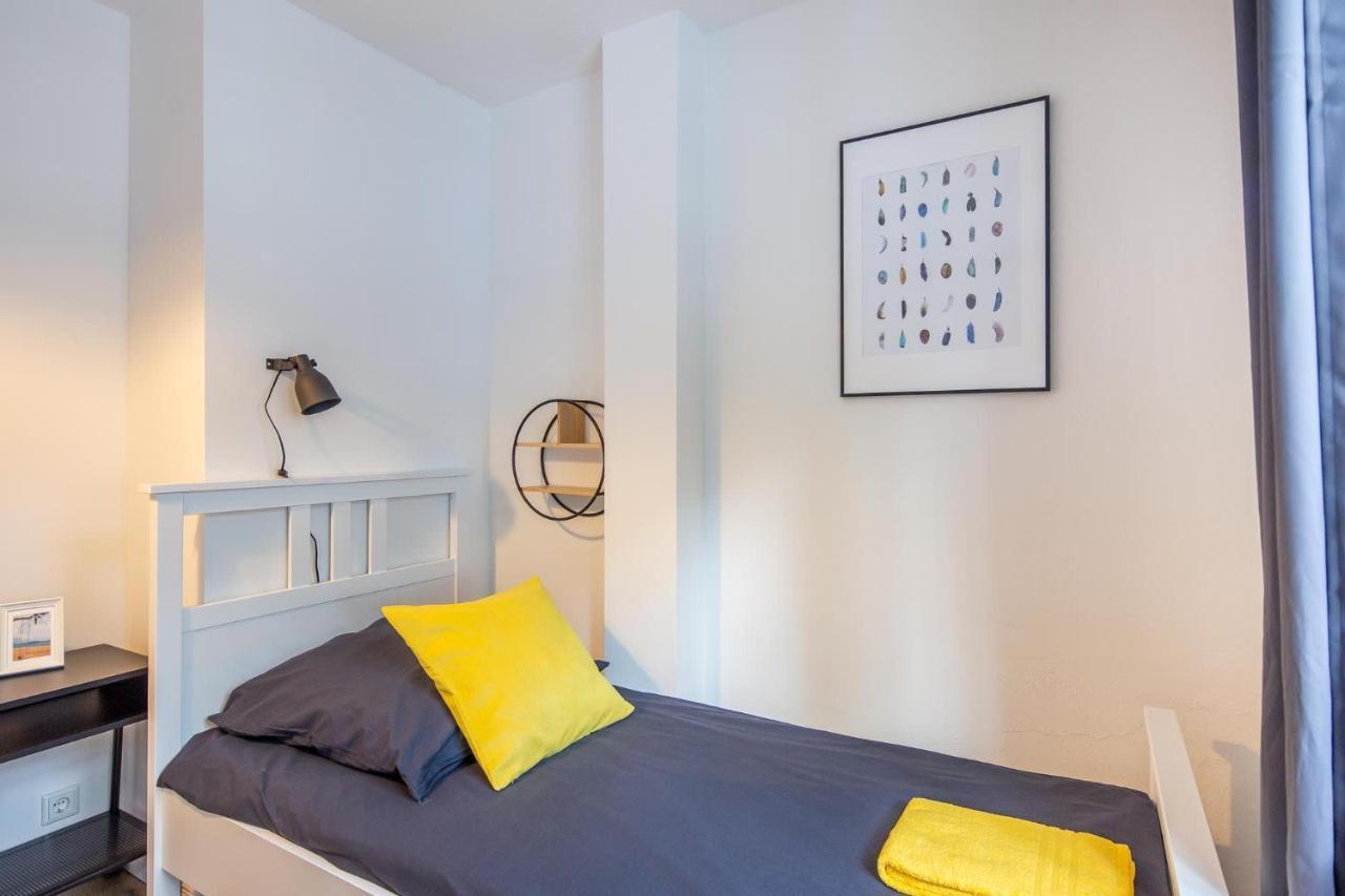3 Bedroom In Great Location - Unit 4 Apartment *