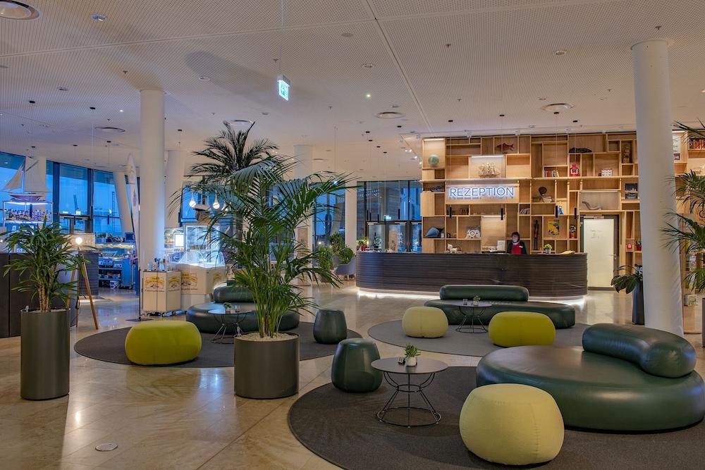 Jufa Hafencity Hotel 4*