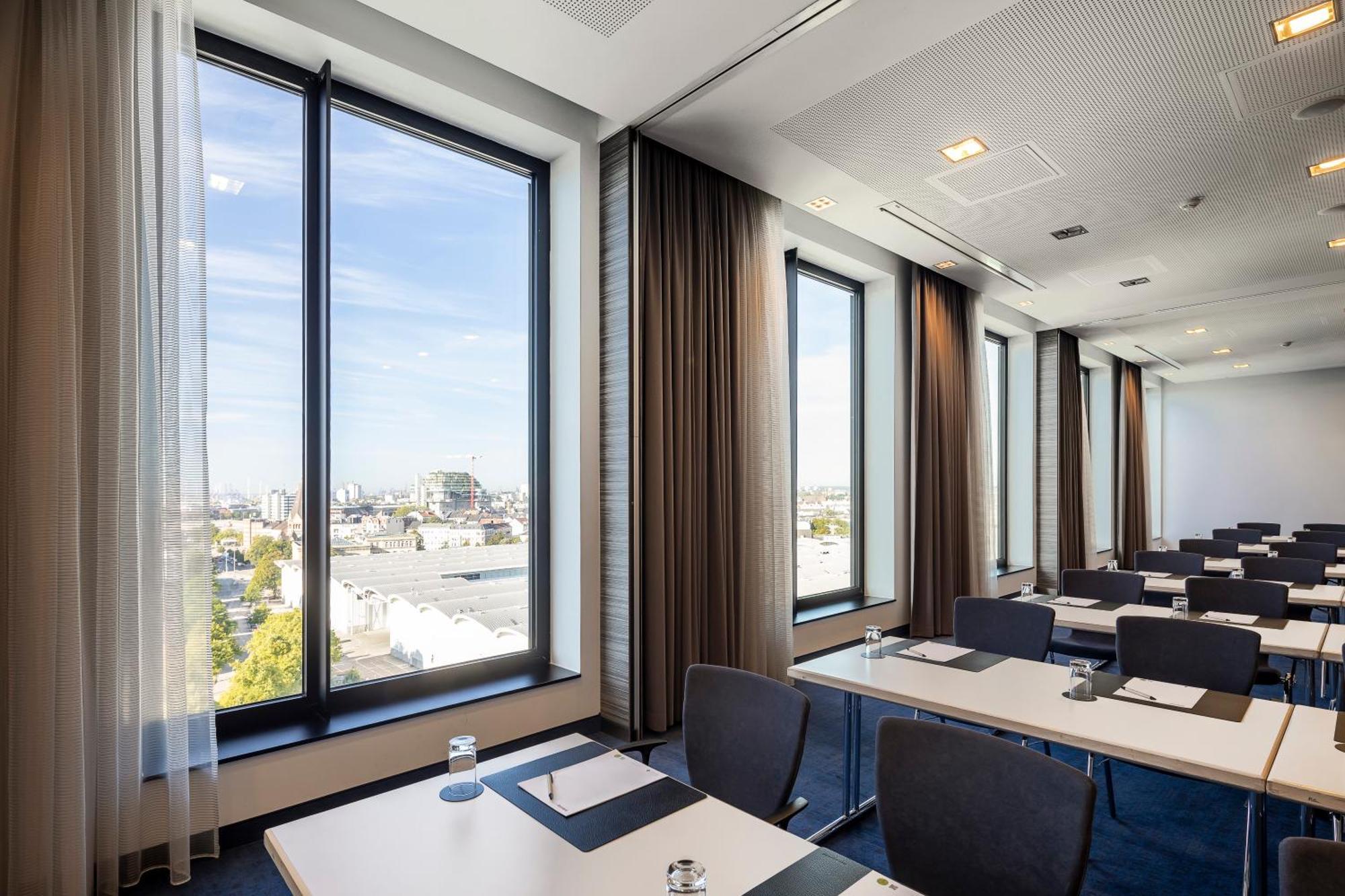 Intercityhotel Dammtor-messe Hotel 4*