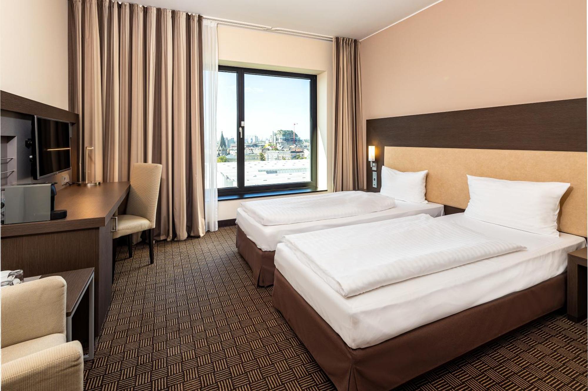 Intercityhotel Dammtor-messe Hotel 4*