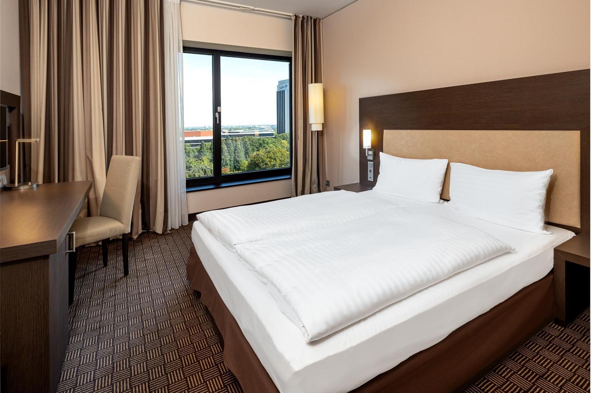 Intercityhotel Dammtor-messe 4*