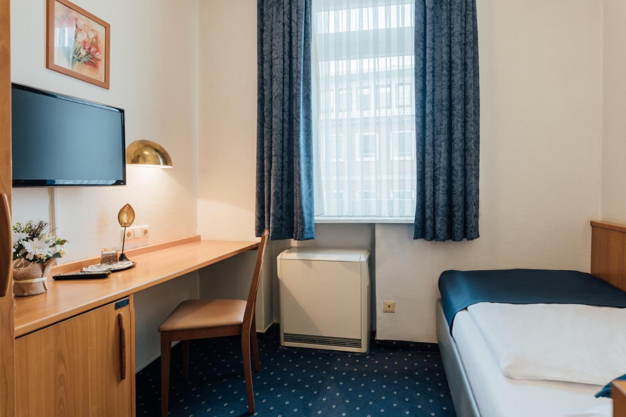 Hotel Commerz Hamburg 2*