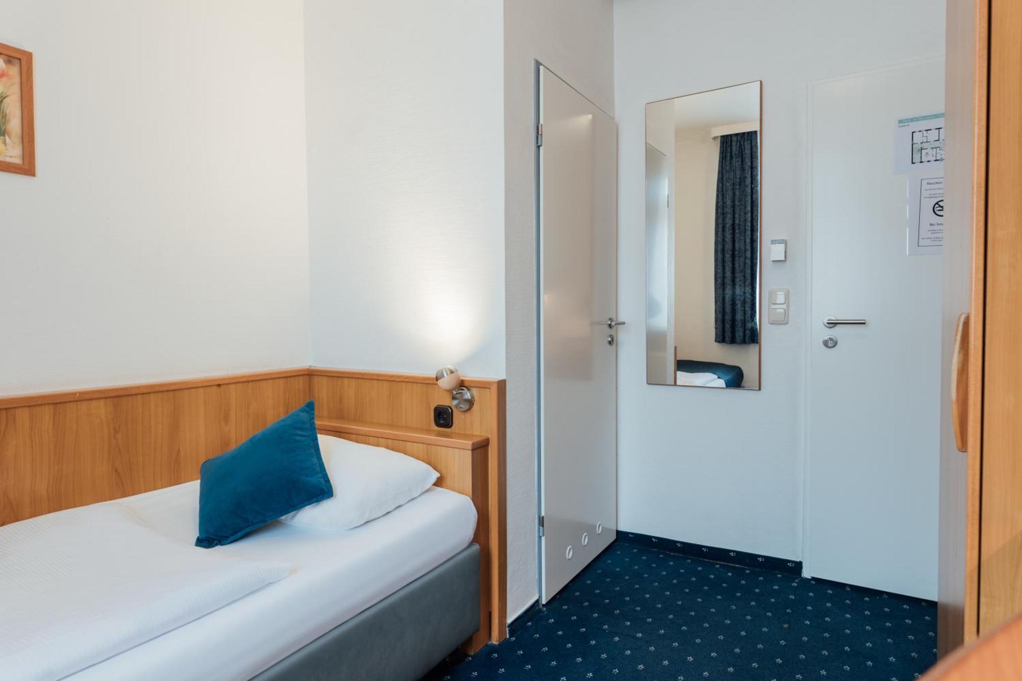 Hotel Commerz Hamburg Hotel 2*