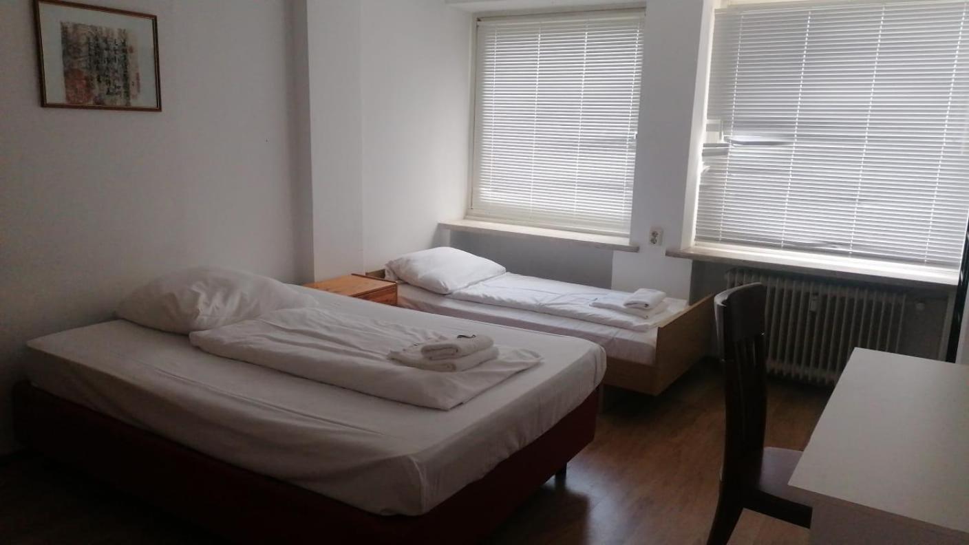 Zollhof 2*