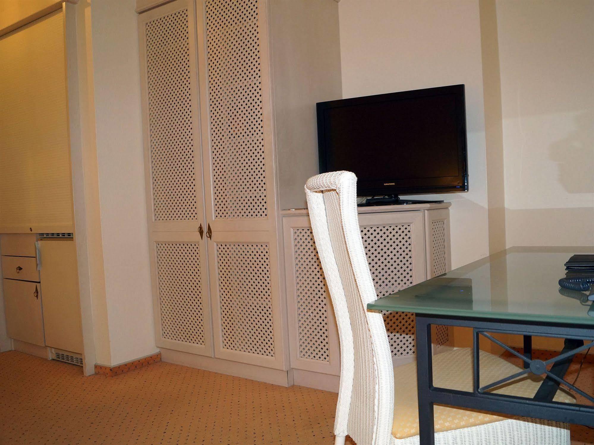 Entree Gross Borstel Garni Hotel 3*
