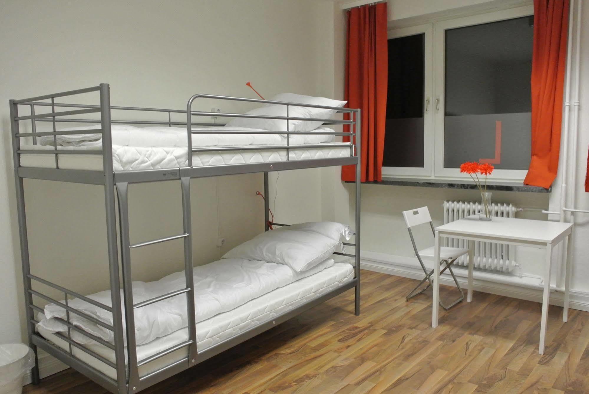 Mac Hostel *