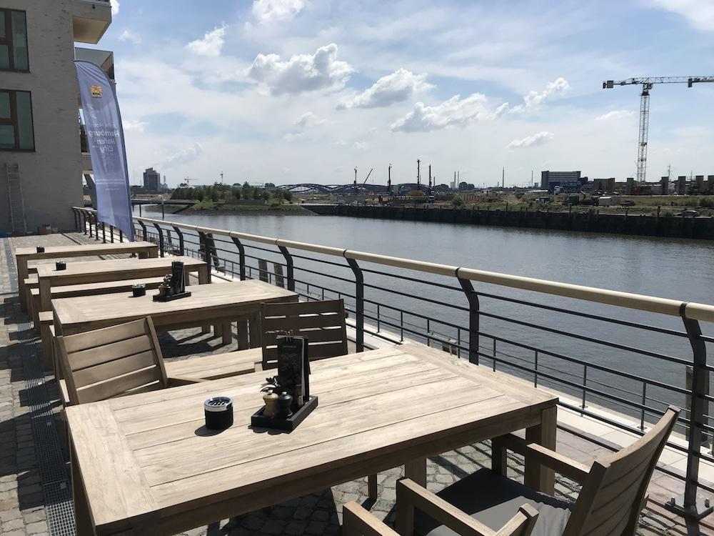 Jufa Hafencity Hotel 4*