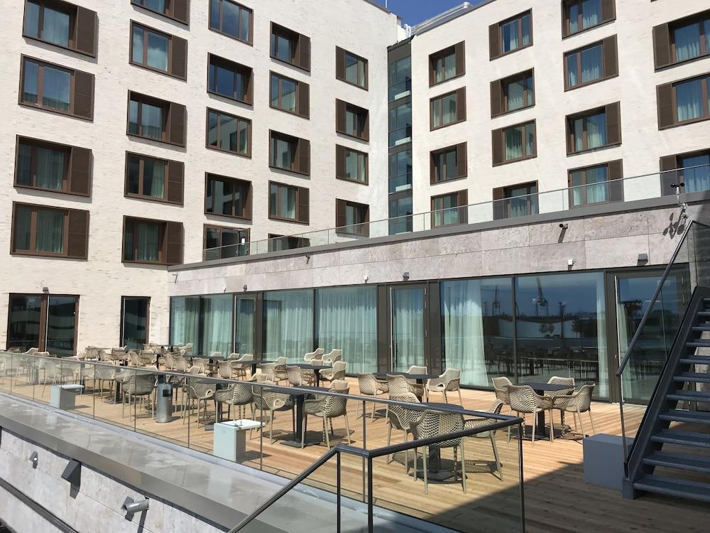 Jufa Hafencity Hotel 4*